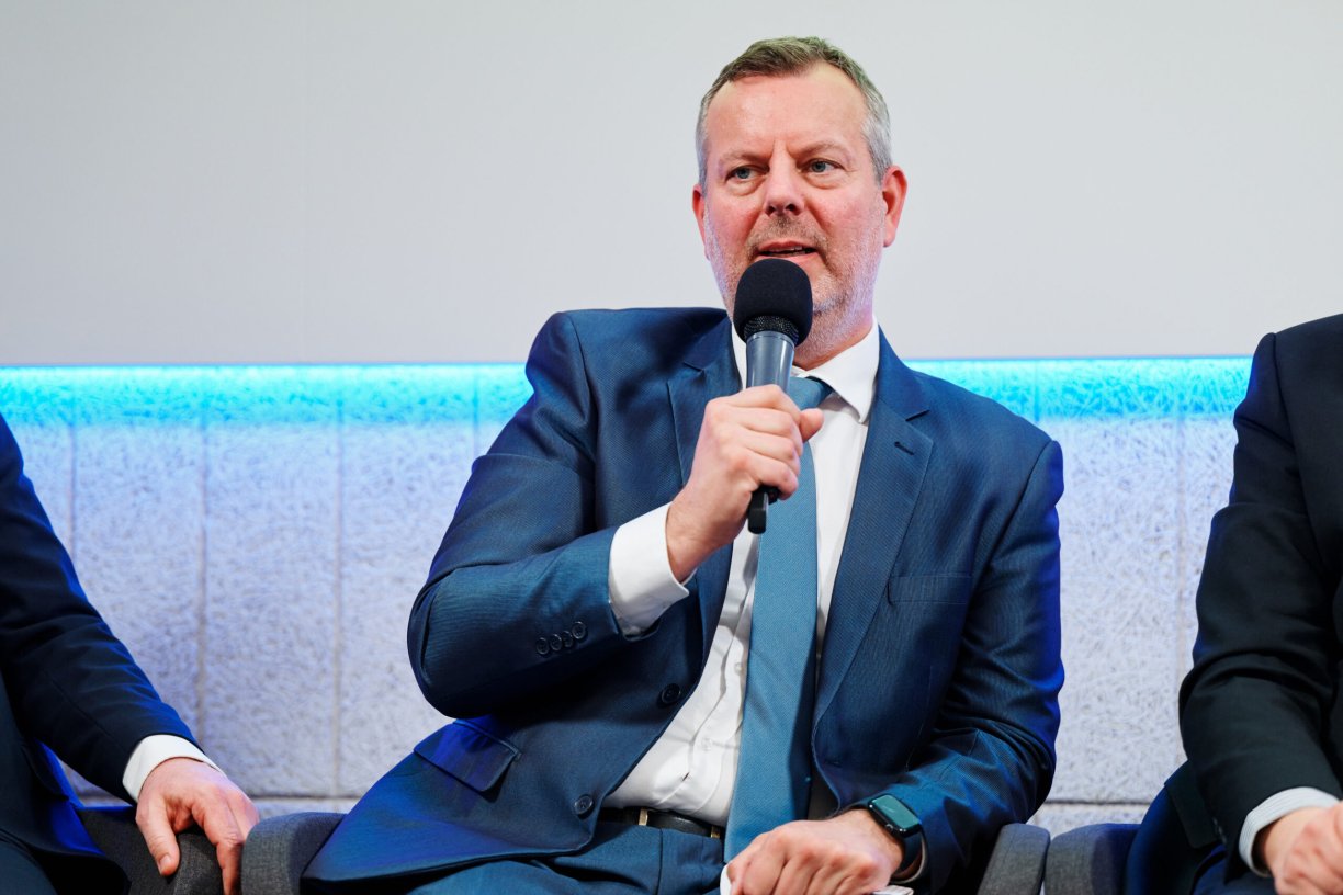 „Jednorázové vlny a nepředvídatelnost trhů jsou brzdy.“ Marek Tabašek z SSI Energy vystoupil na konferenci Právo a energetika
