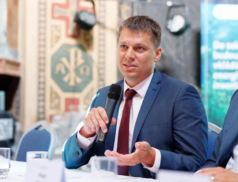 Energetické úspory jako společný cíl. Eduard Paulík debatoval s ministrem Hladíkem o efektivnější státní podpoře