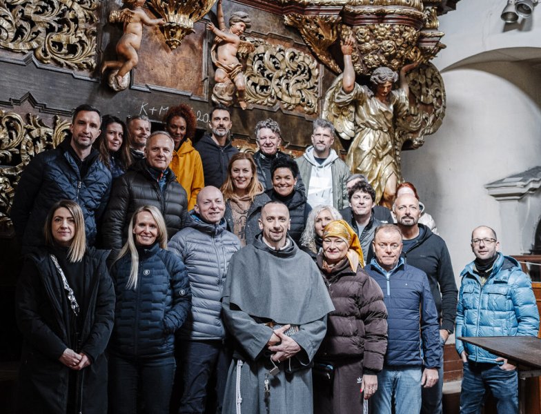 Z ředitele pracovníkem úklidu. Jak jsme před Velikonocemi pomáhali s úklidem historického kostela