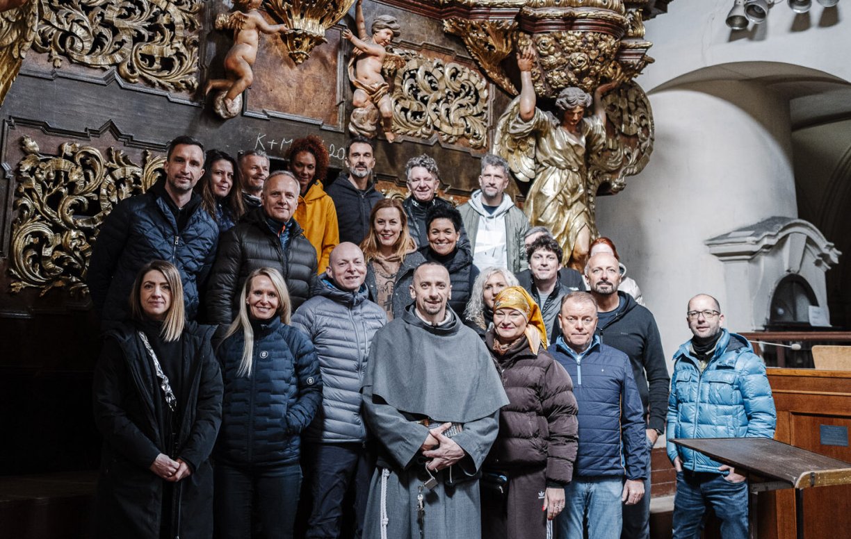 Z ředitele pracovníkem úklidu. Jak jsme před Velikonocemi pomáhali s úklidem historického kostela