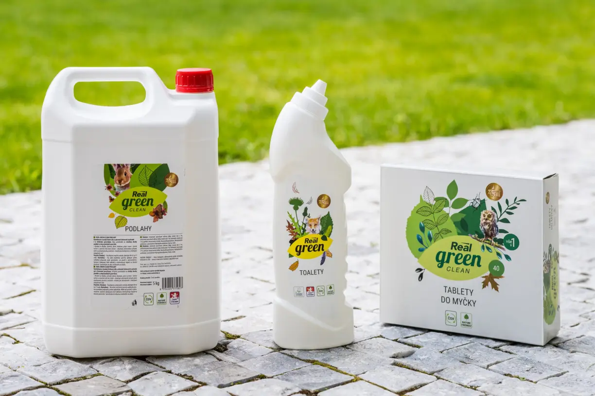 Green cleaning v profiúklidu: Mohou bioenzymy, nanotechnologie a rostlinná čistidla nahradit chemikálie v úklidovém průmyslu?